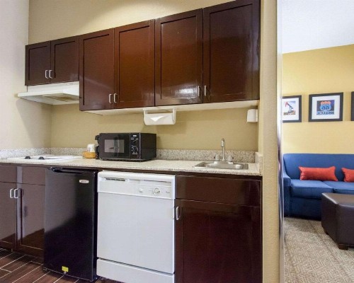 Comfort Suites Central / I-44 - image 23