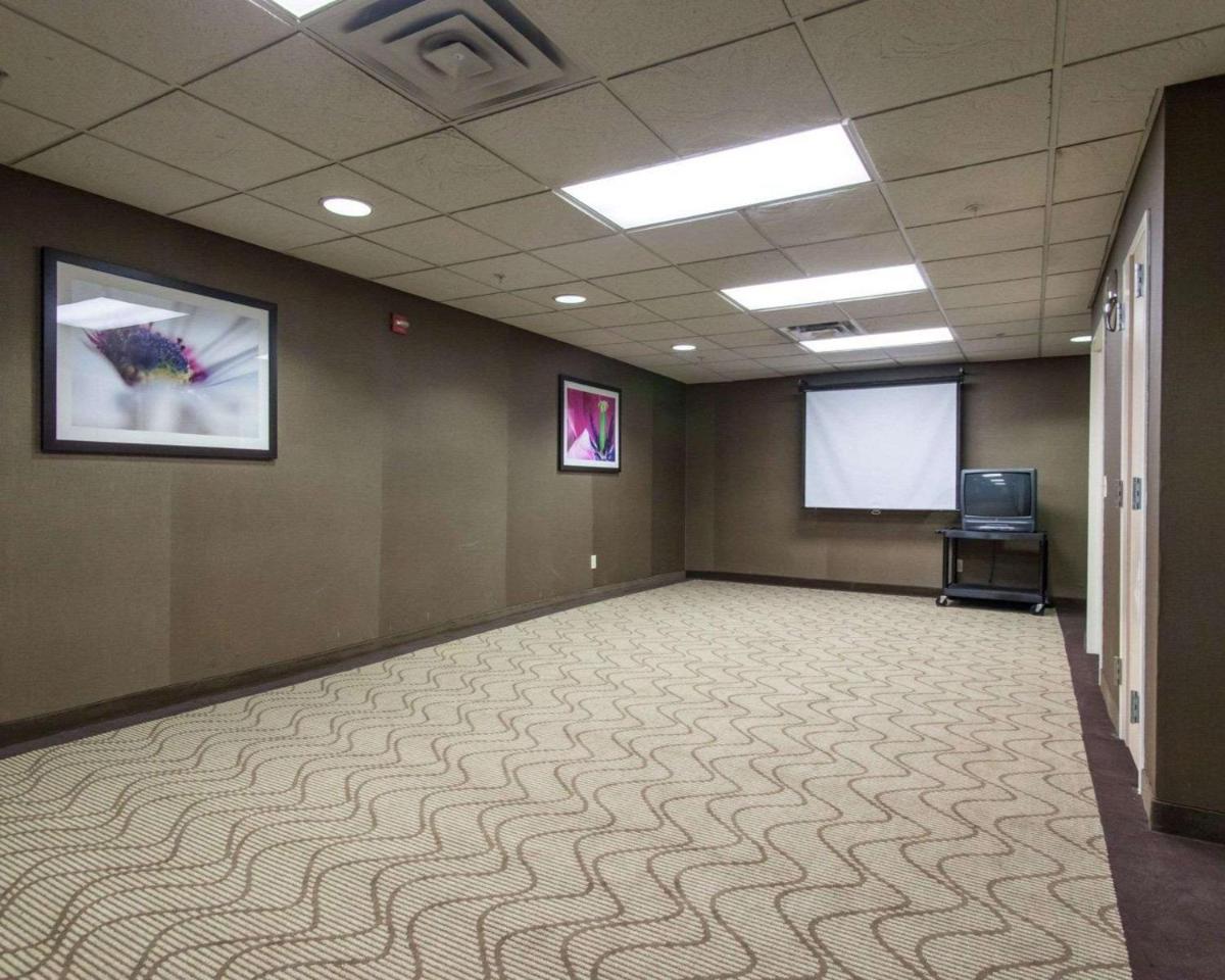 Comfort Suites Central / I-44 - image 4