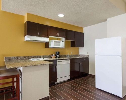 Comfort Suites Central / I-44 - image 44