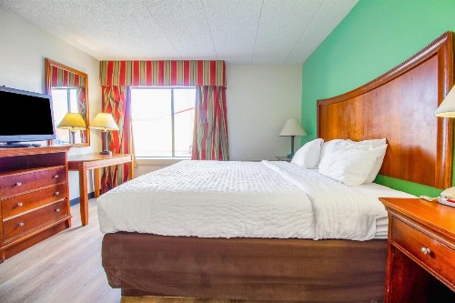 Clarion Inn And Suites - image 13
