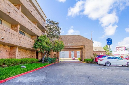 Clarion Inn And Suites - image 16