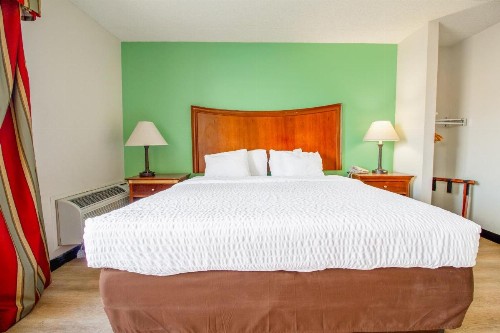 Clarion Inn And Suites - image 23