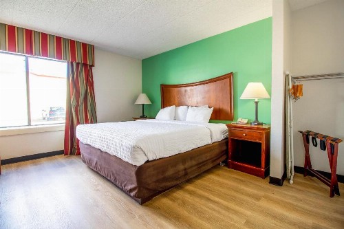 Clarion Inn And Suites - image 30