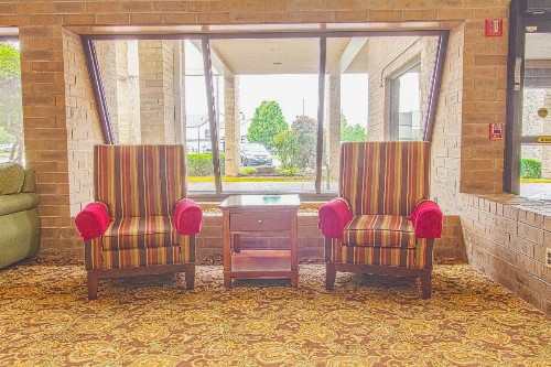 Clarion Inn And Suites - image 33