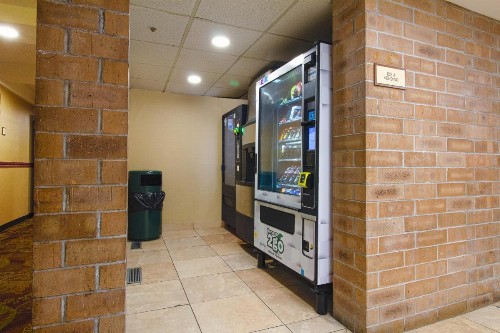 Clarion Inn And Suites - image 36
