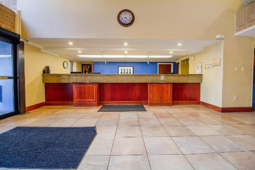 Clarion Inn And Suites - image 37