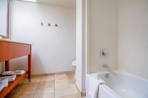 Clarion Inn And Suites - image 39