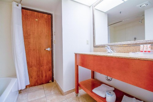 Clarion Inn And Suites - image 41