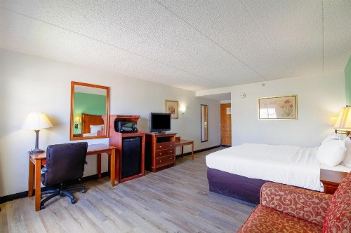 Clarion Inn And Suites - image 42