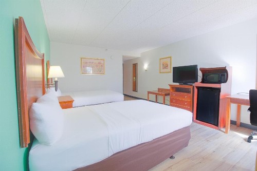 Clarion Inn And Suites - image 43