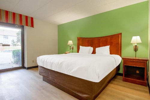 Clarion Inn And Suites - image 46