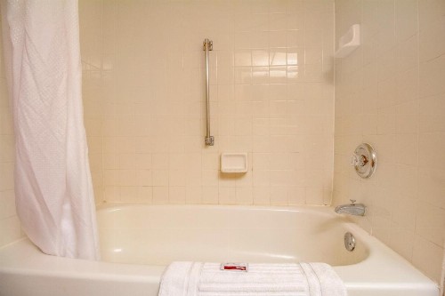 Clarion Inn And Suites - image 49