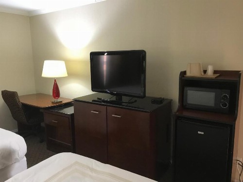 Hometown Inn & Suites - image 11