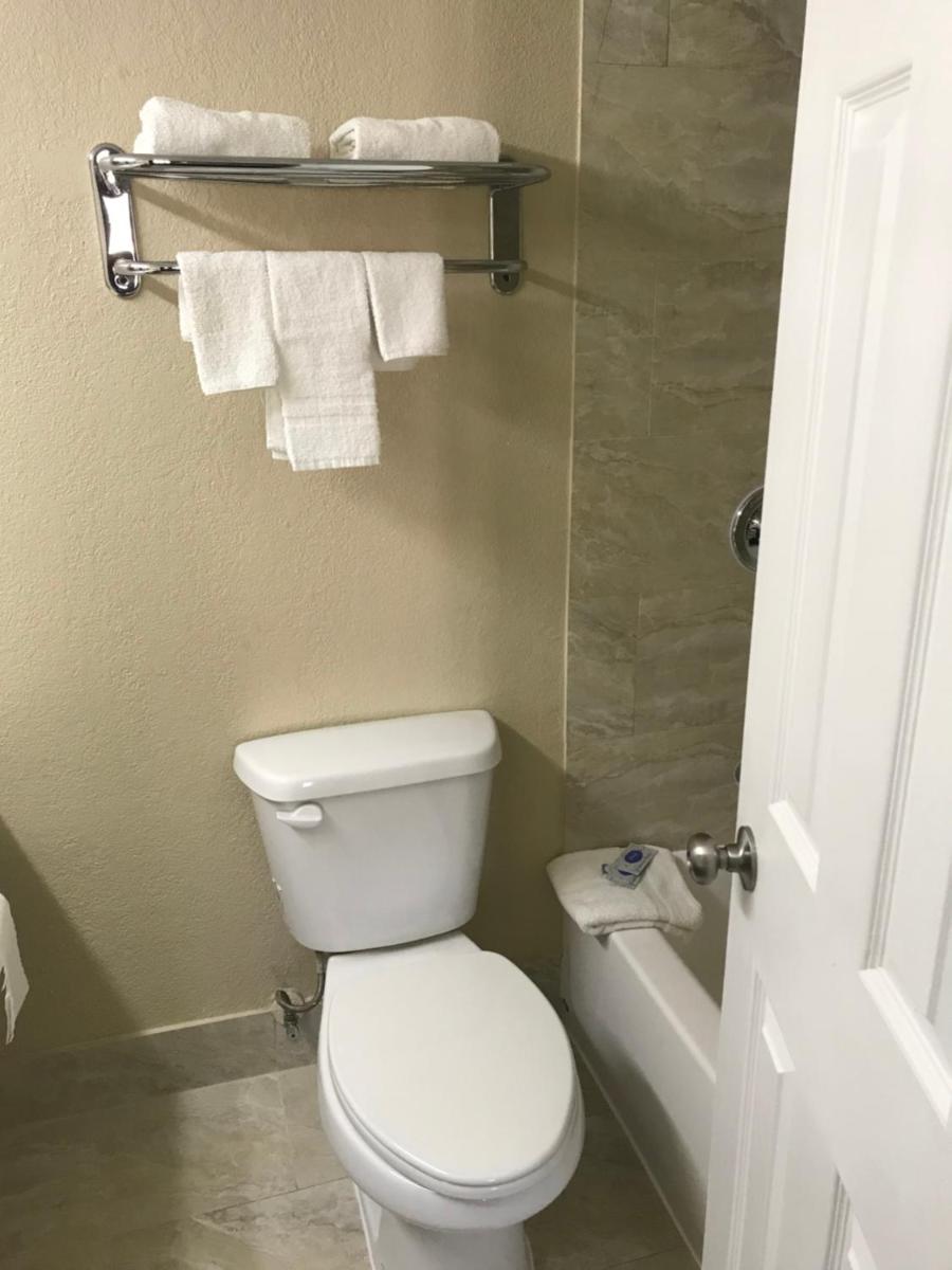 Hometown Inn & Suites - image 7