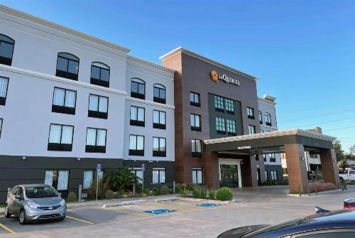 Wingate by Wyndham Tulsa - image 1