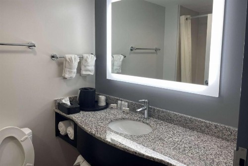 Wingate by Wyndham Tulsa - image 10