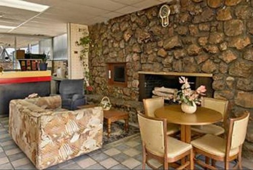 Peoria Inn - image 5