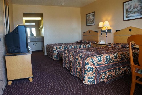 Delux Inn Tulsa - image 10