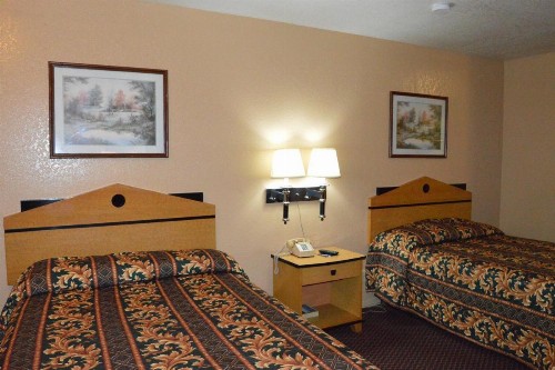 Delux Inn Tulsa - image 13