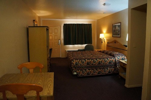 Delux Inn Tulsa - image 14