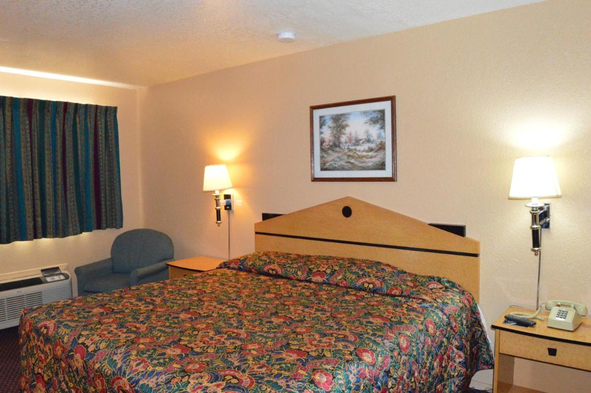 Delux Inn Tulsa - image 7