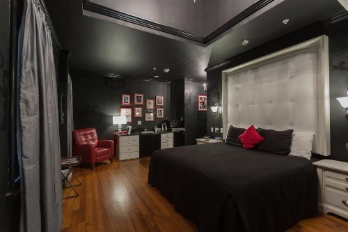 The Campbell Hotel - image 2
