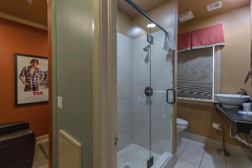 The Campbell Hotel - image 7