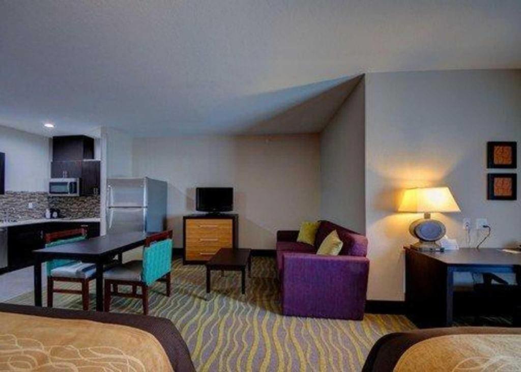 Comfort Inn & Suites Tulsa I-44 West - Rt 66 - image 7