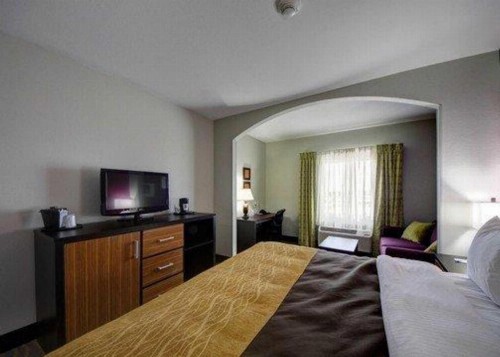 Comfort Inn & Suites Tulsa I-44 West - Rt 66 - image 9
