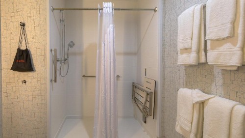 Holiday Inn Express & Suites Tulsa Midtown an IHG Hotel - image 11