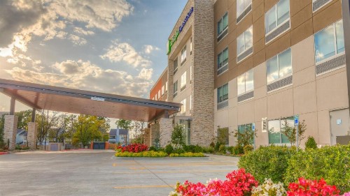 Holiday Inn Express & Suites Tulsa Midtown an IHG Hotel - image 16