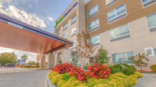 Holiday Inn Express & Suites Tulsa Midtown an IHG Hotel - image 18
