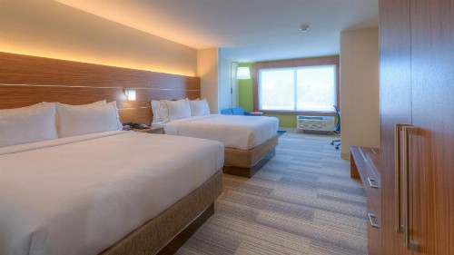Holiday Inn Express & Suites Tulsa Midtown an IHG Hotel - image 23
