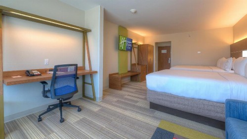 Holiday Inn Express & Suites Tulsa Midtown an IHG Hotel - image 38