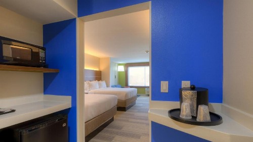 Holiday Inn Express & Suites Tulsa Midtown an IHG Hotel - image 48