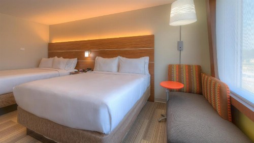 Holiday Inn Express & Suites Tulsa Midtown an IHG Hotel - image 49