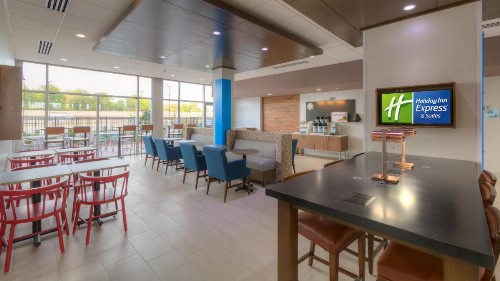 Holiday Inn Express & Suites Tulsa Midtown an IHG Hotel - image 50