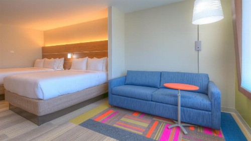 Holiday Inn Express & Suites Tulsa Midtown an IHG Hotel - image 6