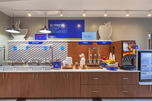 Holiday Inn Express & Suites Tulsa South - Woodland Hills an IHG Hotel - image 11
