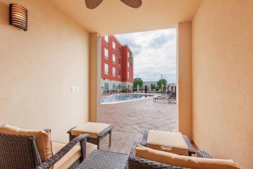 Holiday Inn Express & Suites Tulsa South - Woodland Hills an IHG Hotel - image 16