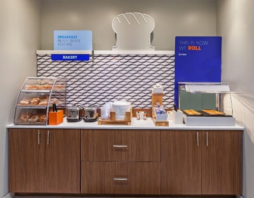 Holiday Inn Express & Suites Tulsa South - Woodland Hills an IHG Hotel - image 22