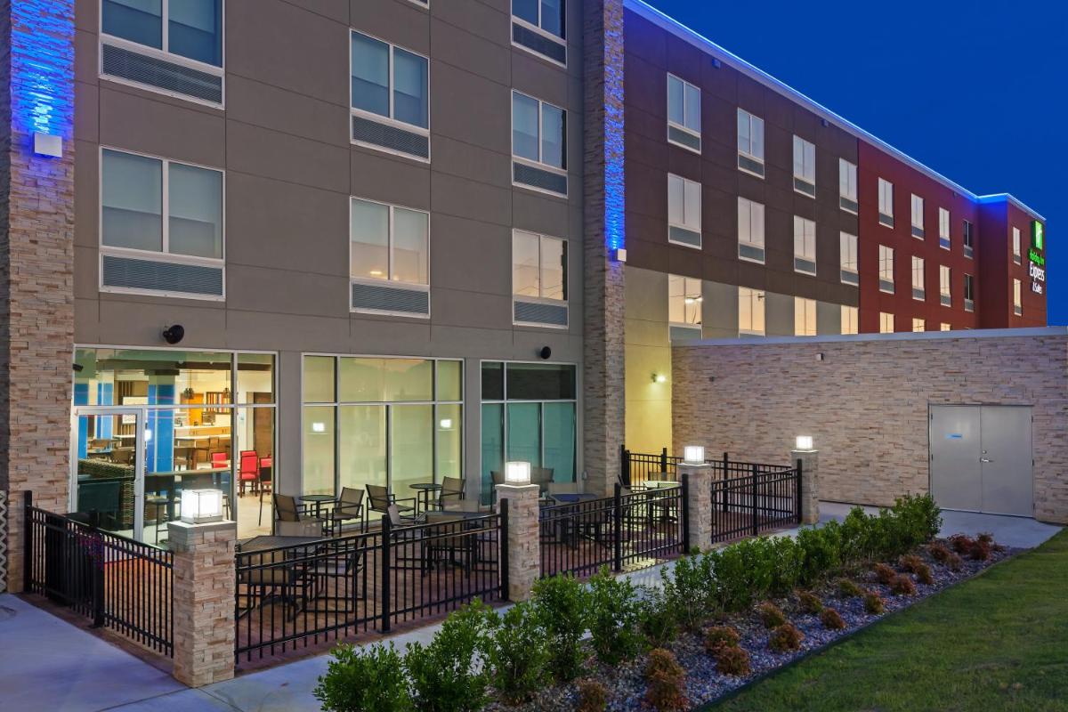 Holiday Inn Express & Suites Tulsa South - Woodland Hills an IHG Hotel - image 3