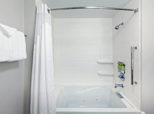 Holiday Inn Express & Suites Tulsa South - Woodland Hills an IHG Hotel - image 33