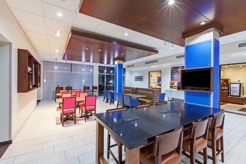 Holiday Inn Express & Suites Tulsa South - Woodland Hills an IHG Hotel - image 7