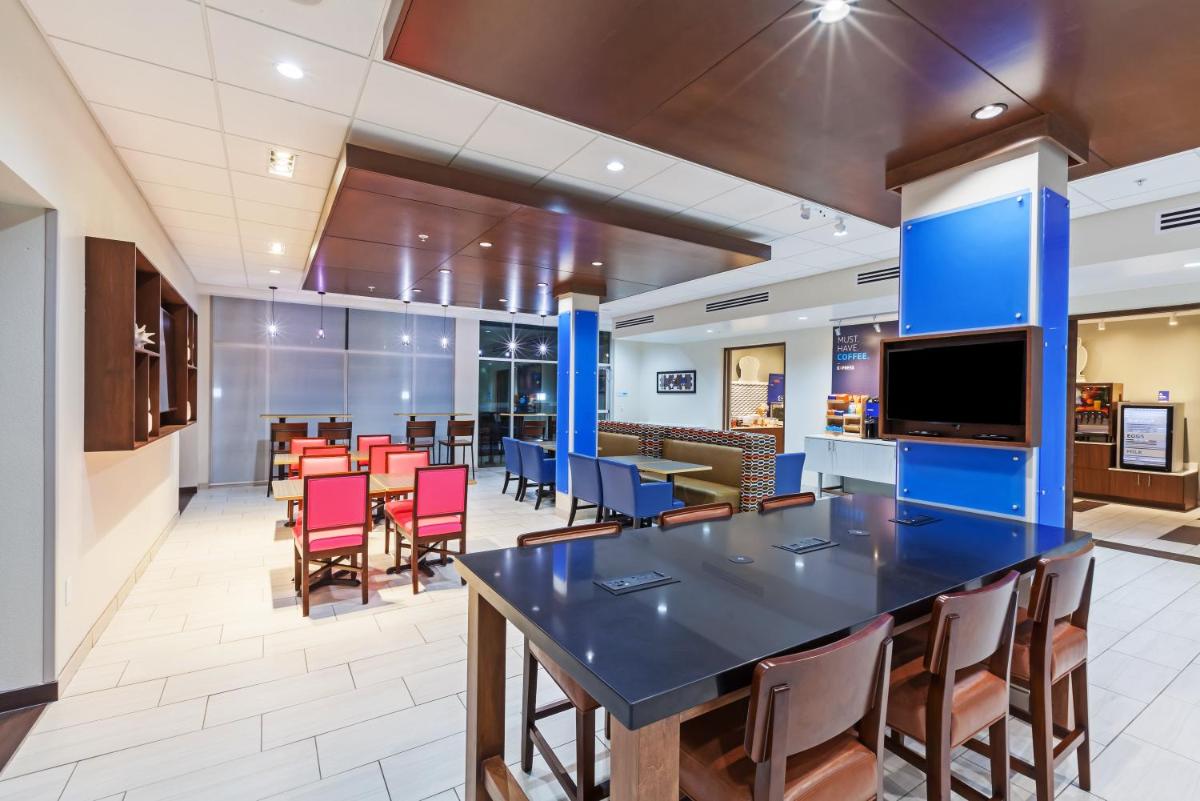 Holiday Inn Express & Suites Tulsa South - Woodland Hills an IHG Hotel - image 7