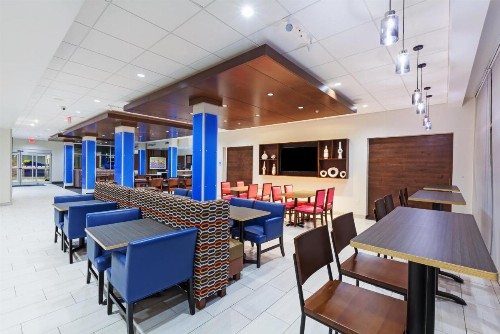 Holiday Inn Express & Suites Tulsa South - Woodland Hills an IHG Hotel - image 8