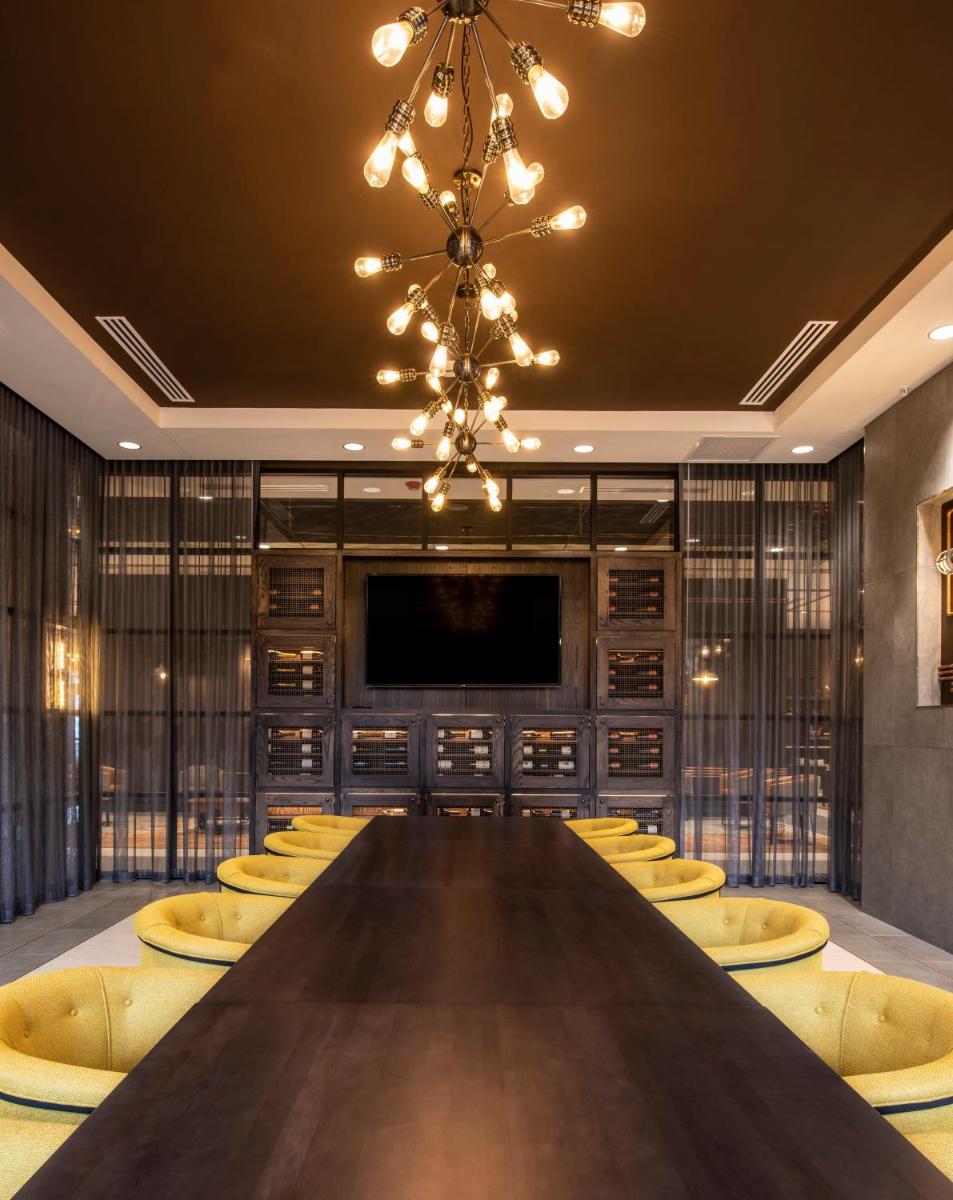 Hotel Indigo Tulsa DWTN/Entertainment Area - image 6