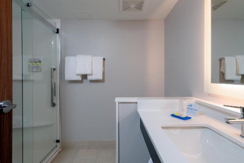Holiday Inn Express & Suites - Tulsa Downtown - Arts District an IHG Hotel - image 4