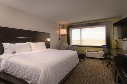Holiday Inn Express & Suites - Tulsa Downtown - Arts District an IHG Hotel - image 7