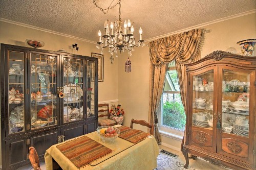 Private Home with Hot Tub and Patio Near Downtown Tulsa - image 10